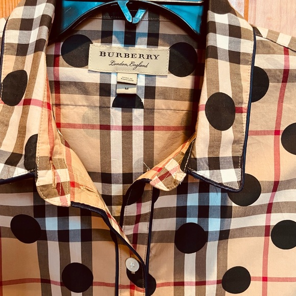 NWOT BURBERRY LONG SLEEVE BUTTON UP TOP - Picture 4 of 6